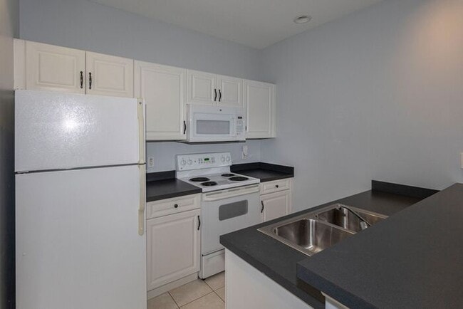 Building Photo - Cozy 1 bedroom/1 bath garage apartment in ...