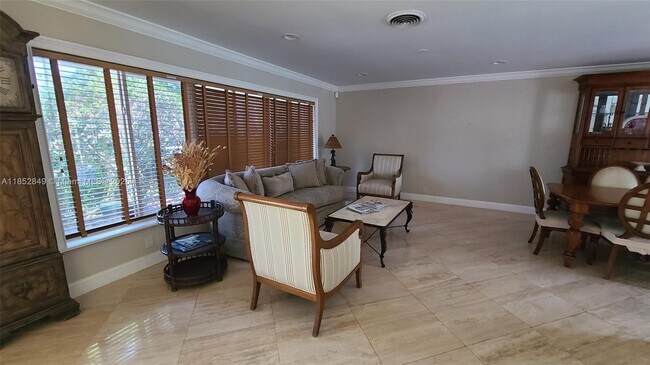 Foto del edificio - 4211 NE 25th Ave