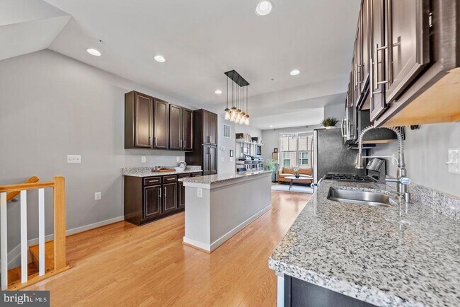 Foto del edificio - 1445 Trafalgar Ln