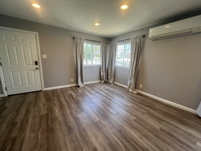 Building Photo - 6373 Osler St