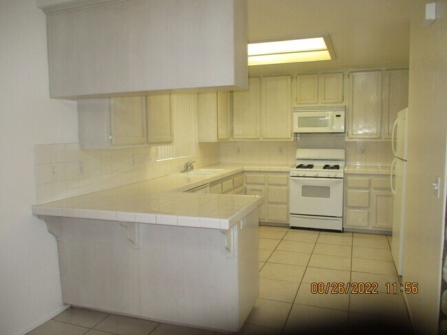 Building Photo - 4 Bedroom 2 Bath Home