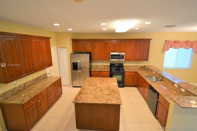 Foto del edificio - 19343 SW 60th Ct