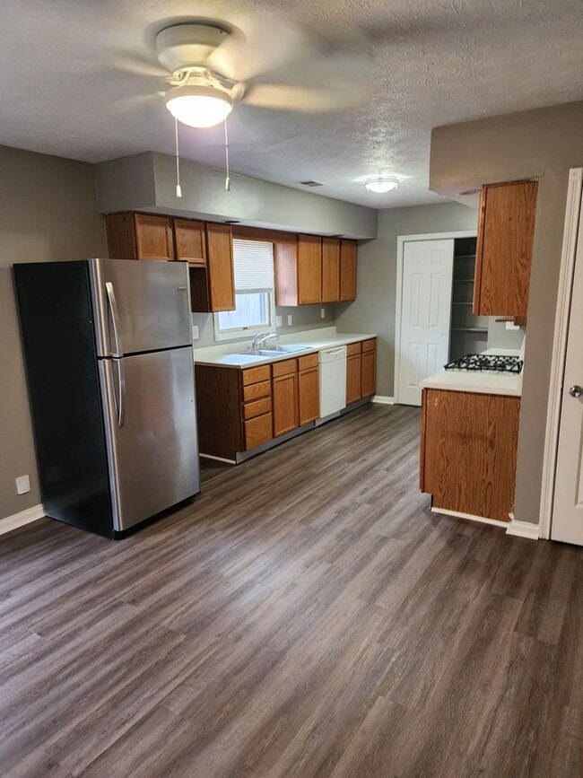 Building Photo - 1803 Kraig Dr