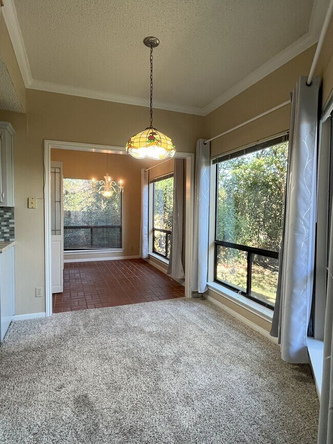 Foto del edificio - Wonderful 2/2 in Perfect Far West Location