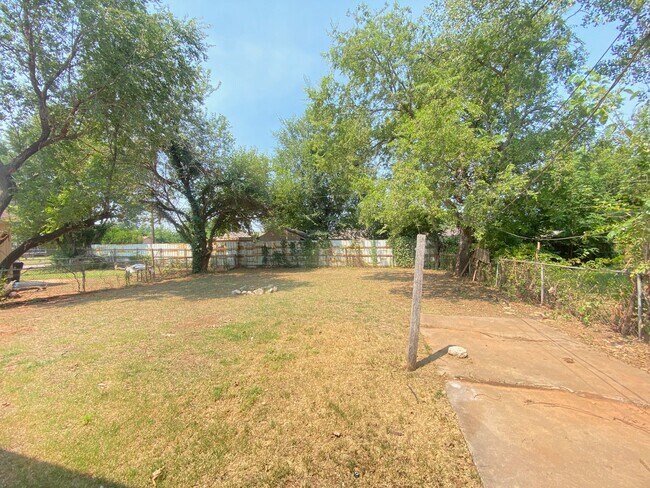 Foto del edificio - 6617 S Phillips Ave