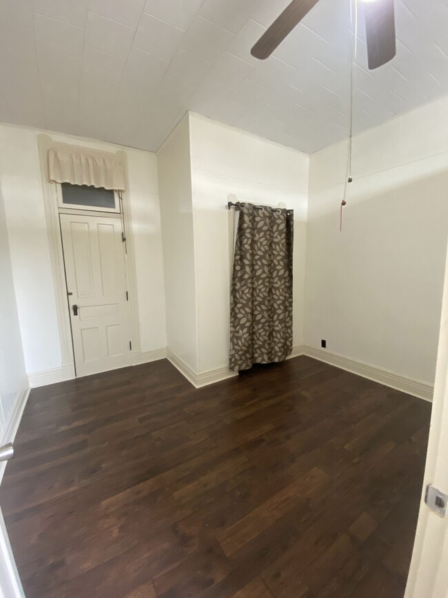 Building Photo - 114 N Main - 6 Unit - Gibsonburg