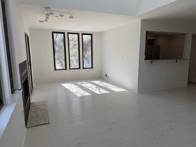 Foto del edificio - 798 Spinnaker Ct