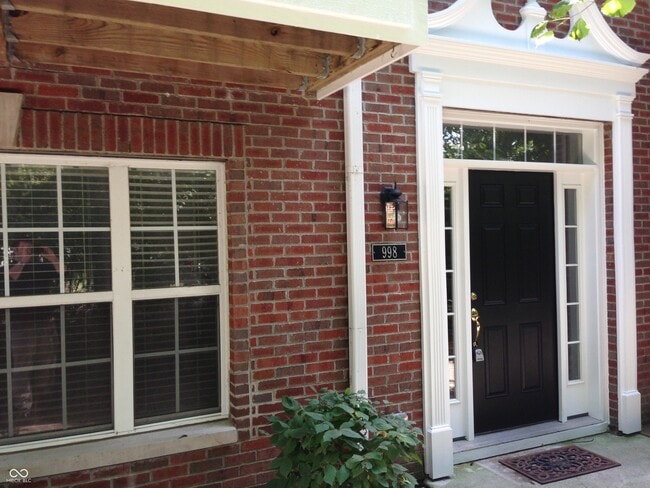 Building Photo - 998 3rd Ave NW