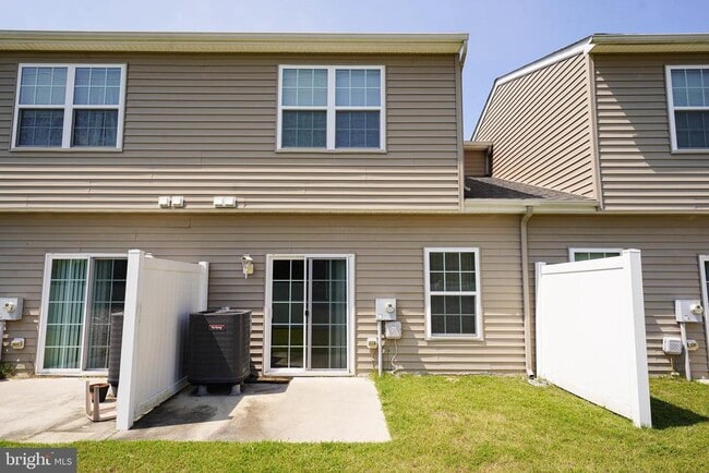 Building Photo - 421 Parkview Ct