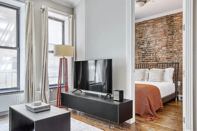 Foto del edificio - 345 E 5th St