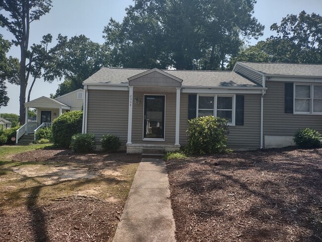 Building Photo - 2 Bedroom 1 Bath Condo in the Cottages of ...