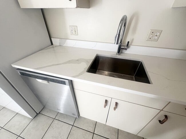 Building Photo - Apartments in Everett, Malden & Chelsea