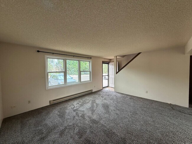 Foto del edificio - Two Bedroom, One and Half Bathroom Townhouse!