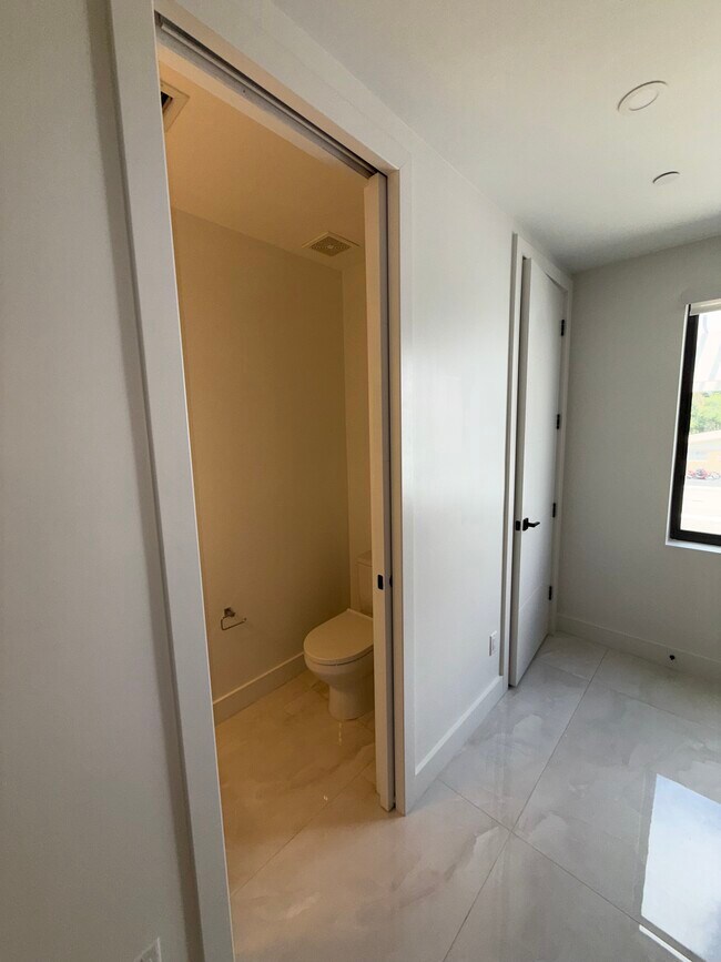 Foto del edificio - 426 SE 12th Ct