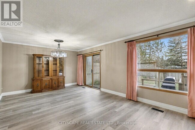 Photo du bâtiment - 575 Springbank Ave