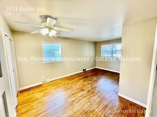 Foto del edificio - Amazing Home for Roommates - 2 of Everything!
