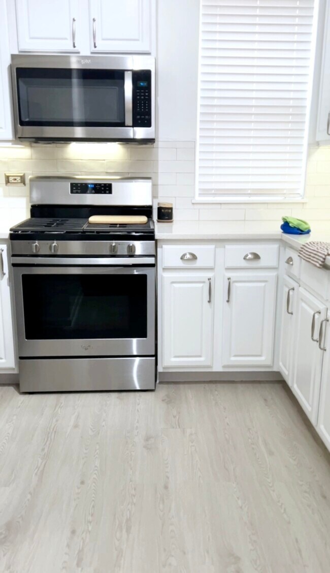 Foto del edificio - 715 W Eastman St