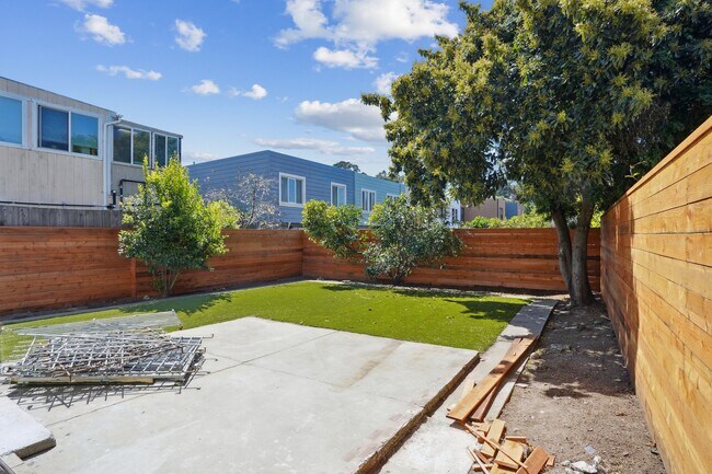 Building Photo - 424 Blanken Ave