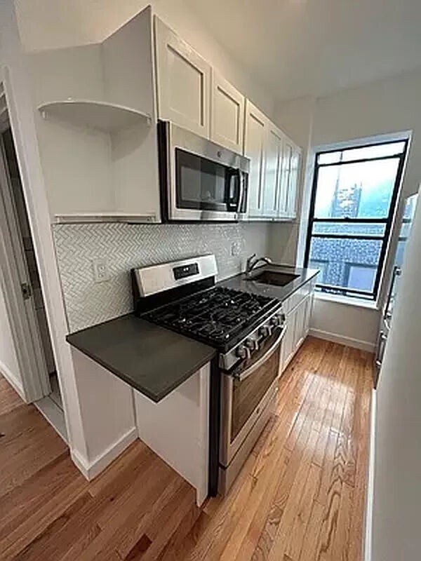 Building Photo - 218 Thompson Street