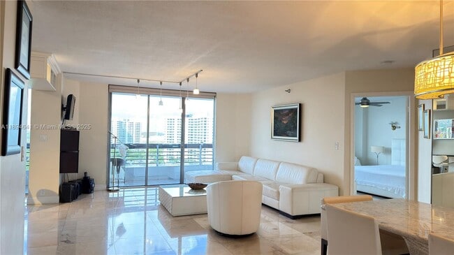 Foto del edificio - 3530 Mystic Pointe Dr