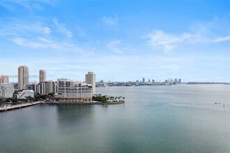 Building Photo - 1155 Brickell Bay Dr