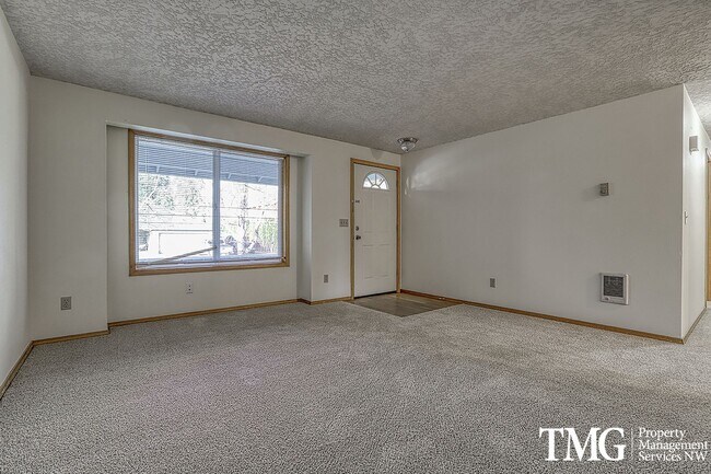 Foto del edificio - Corner Lot 3 Bedroom 2 Bath Ranch Style Home!
