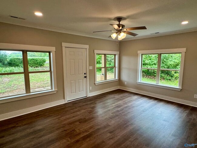 Building Photo - 2061 Lindsay Ln S