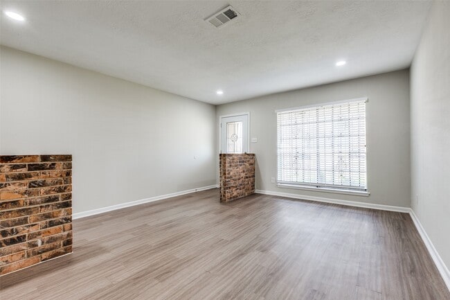 Foto del edificio - 5426 Fairgreen Ln