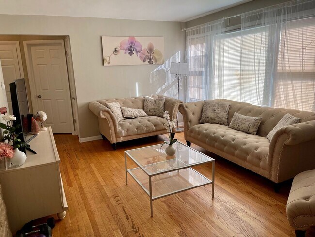 Building Photo - Berwyn Apts!