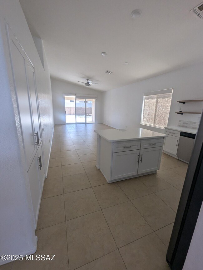 Foto del edificio - 12122 N Sterling Ave