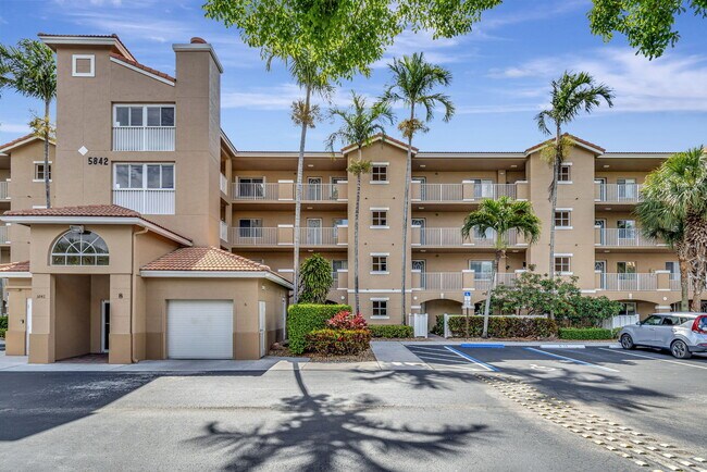 Foto del edificio - 5842 Crystal Shores Dr