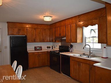 Building Photo - 2 br, 1 bath House - 233 S Leroy St