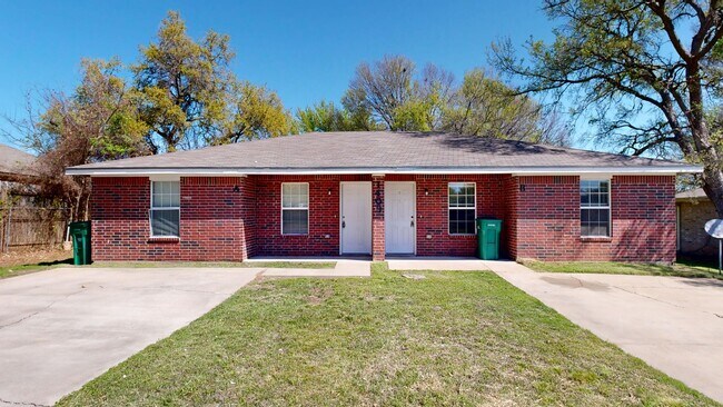 Foto del edificio - $950 + FREE APRIL RENT