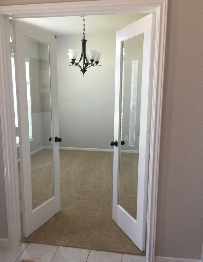 Foto del edificio - 3417 Fawnwood Dr