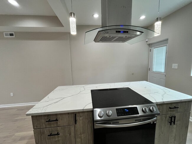 Photo - 1416 N Dover St House