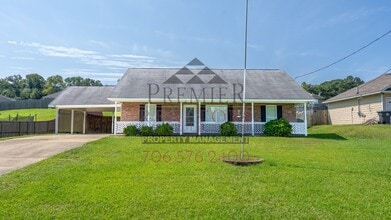 Building Photo - 25 Redwood Dr