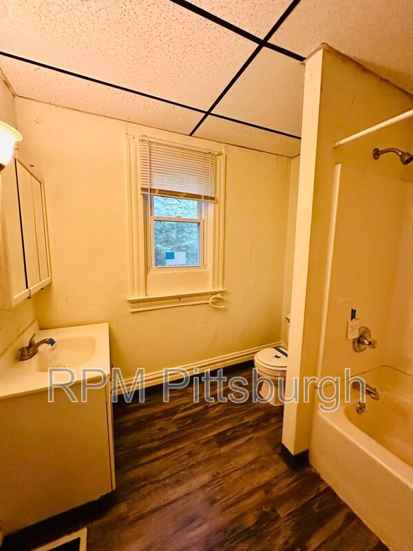 Building Photo - 1017 Emporia St