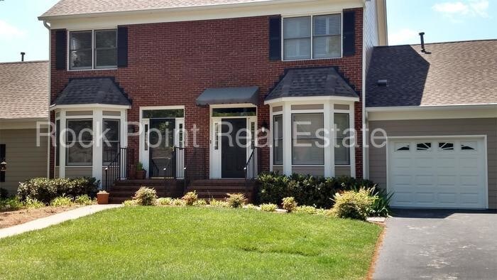 Primary Photo - Spectacular Town Home Condo on North Shore