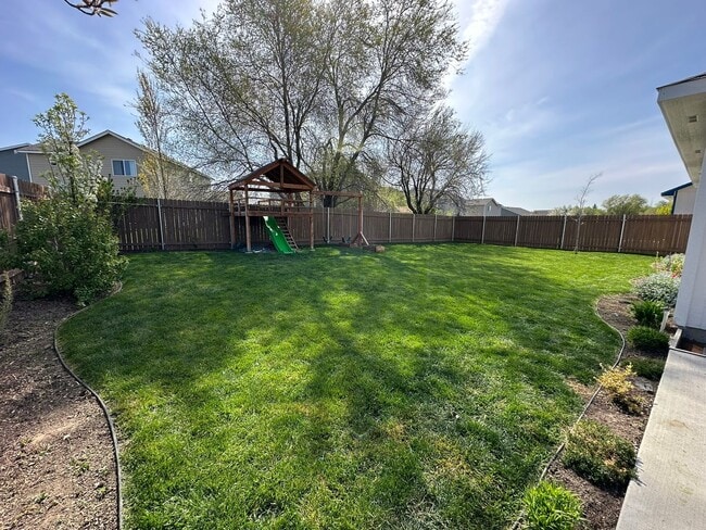 Building Photo - Beautiful 3 Bed 2 Bath Home With Backyard Oasis!