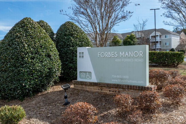 Building Photo - Forbes Manor
