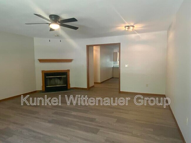 Foto del edificio - 111 Twin Oaks Dr