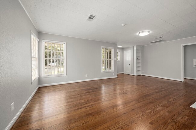 Building Photo - 6438 Pinehurst Dr