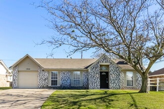 Building Photo - 1954 Carrington Dr