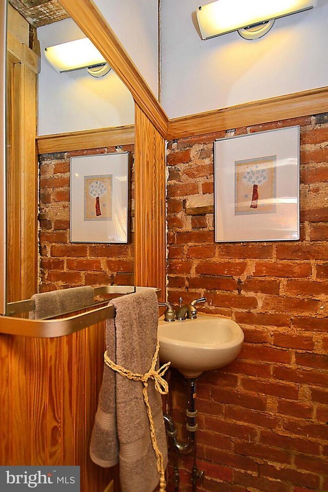 Building Photo - 338 S Collington Ave