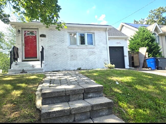 Building Photo - 2359 Morse Ave