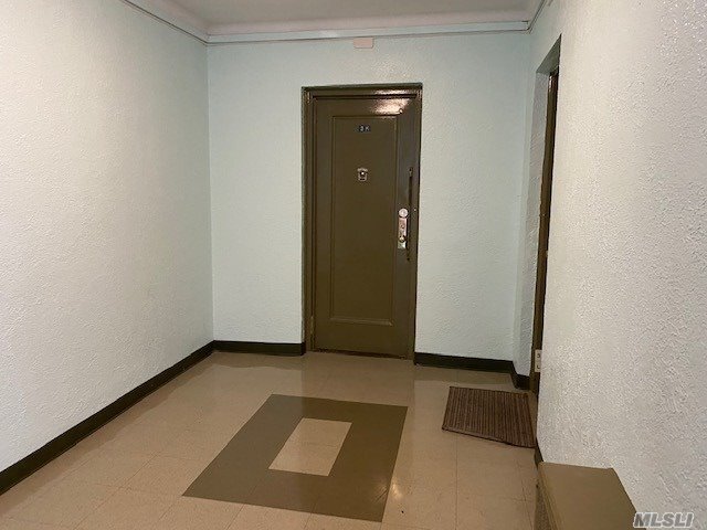 Foto del edificio - 92-40 Queens Blvd