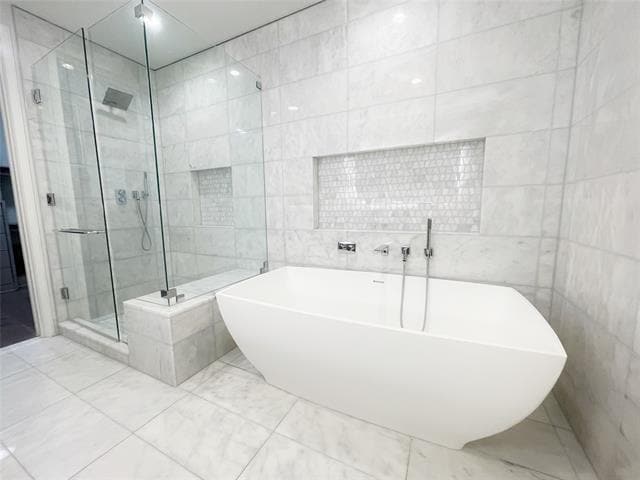 Foto del edificio - 7901 Windrose Ave.