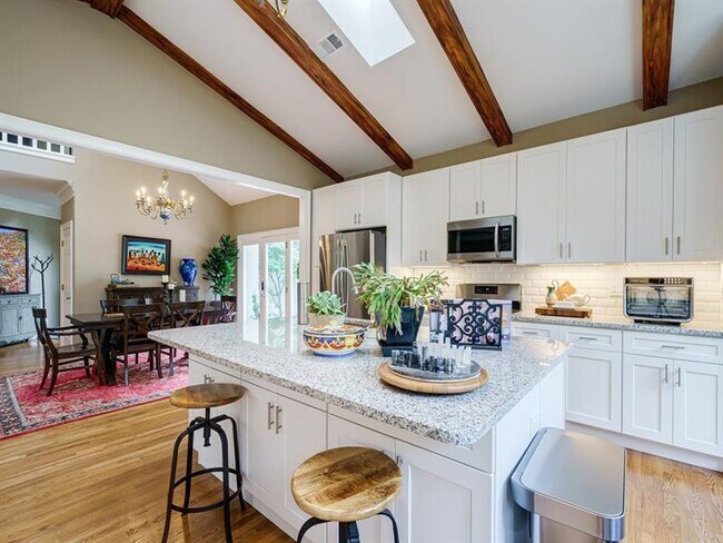 Foto del edificio - 32 Lullwater Pl NE