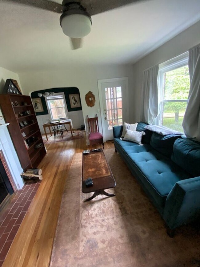 Foto del edificio - COMING SOON!! 2 Bedroom and 2 Bath Home (Dogs Under 25 Pounds Considered)