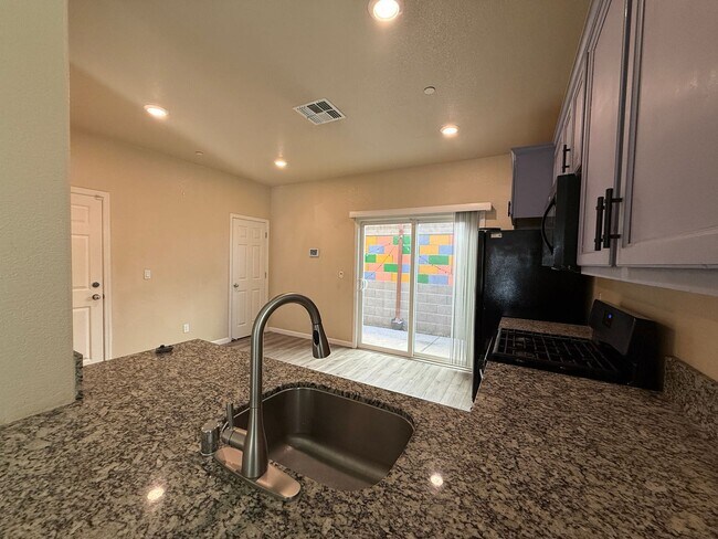 Building Photo - Beautiful 2-Story, 3 Bedroom, 2½ Bathroom ...